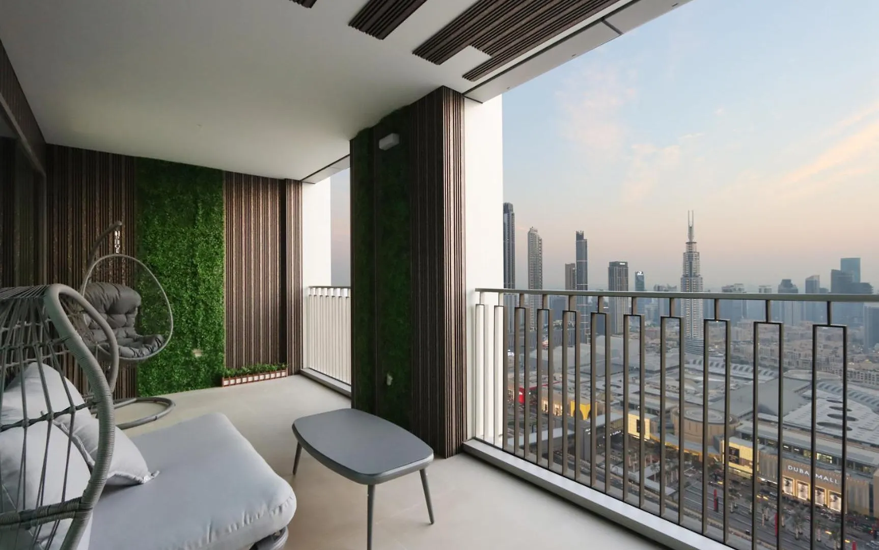 Livbnb - Elegant 3+1 W/ Burj View, Near Dubai Mall United Arab Emirates