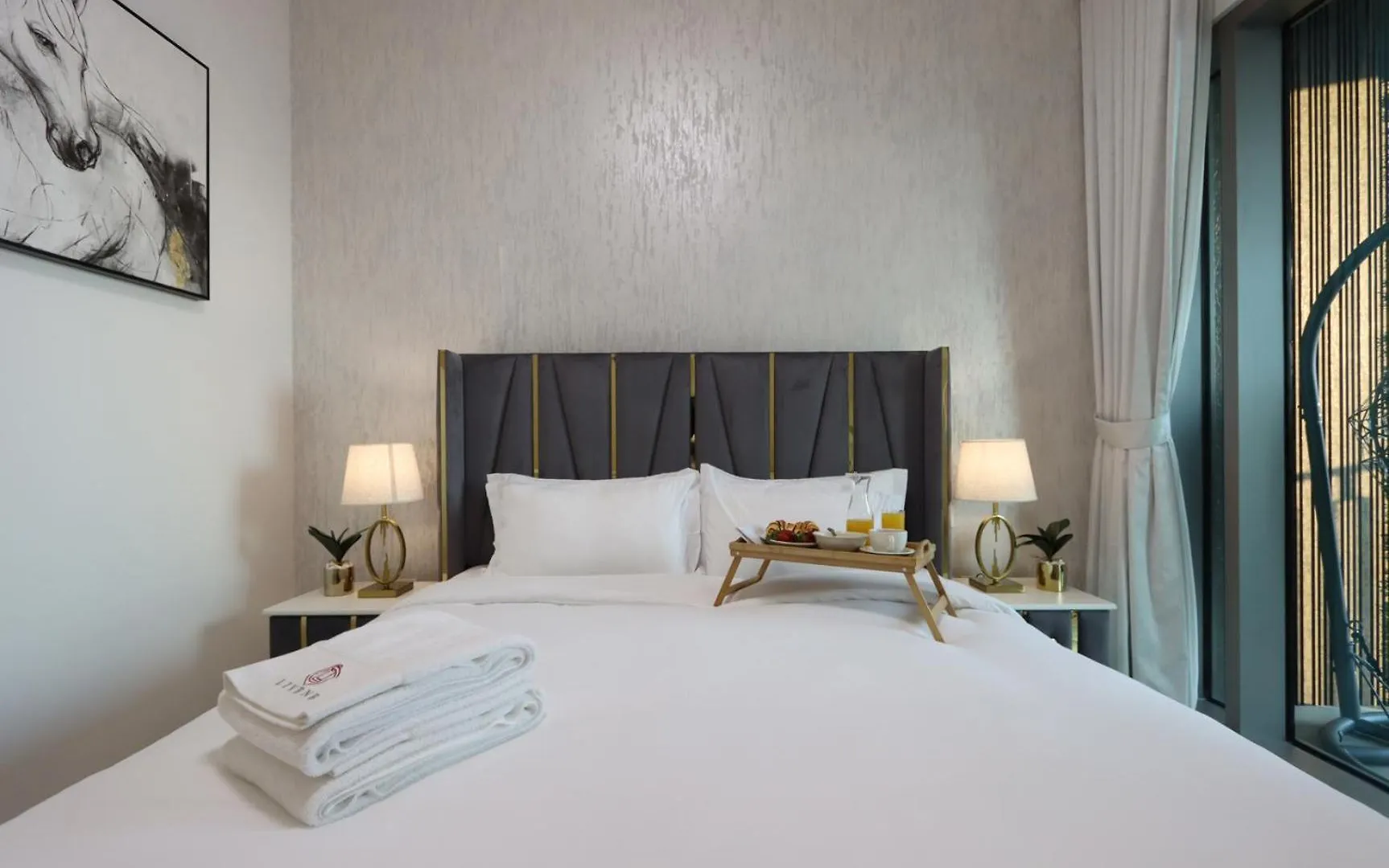 Lägenhet Livbnb - Elegant 3+1 W/ Burj View, Near Dubai Mall