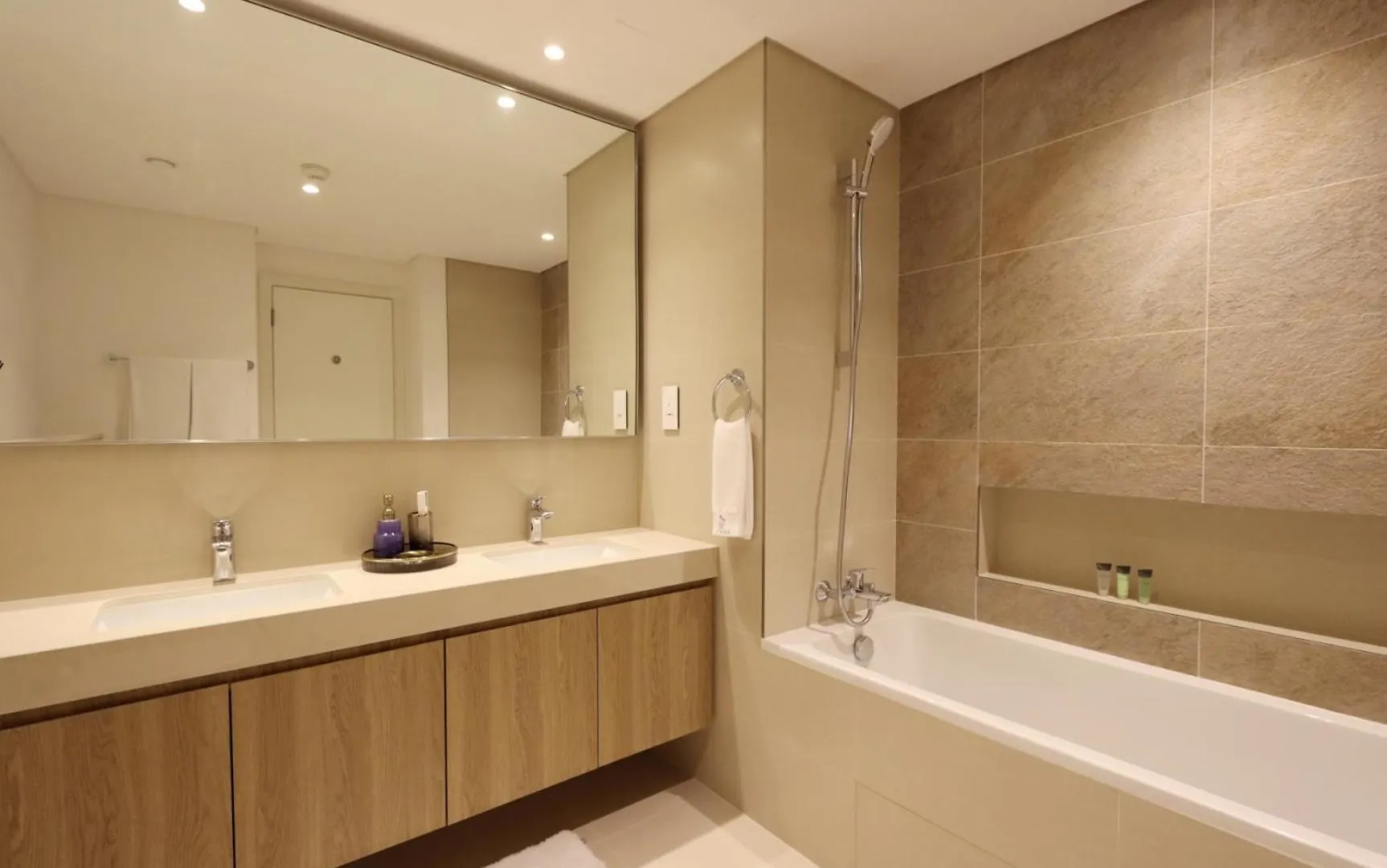 Livbnb - Elegant 3+1 W/ Burj View, Near Dubai Mall