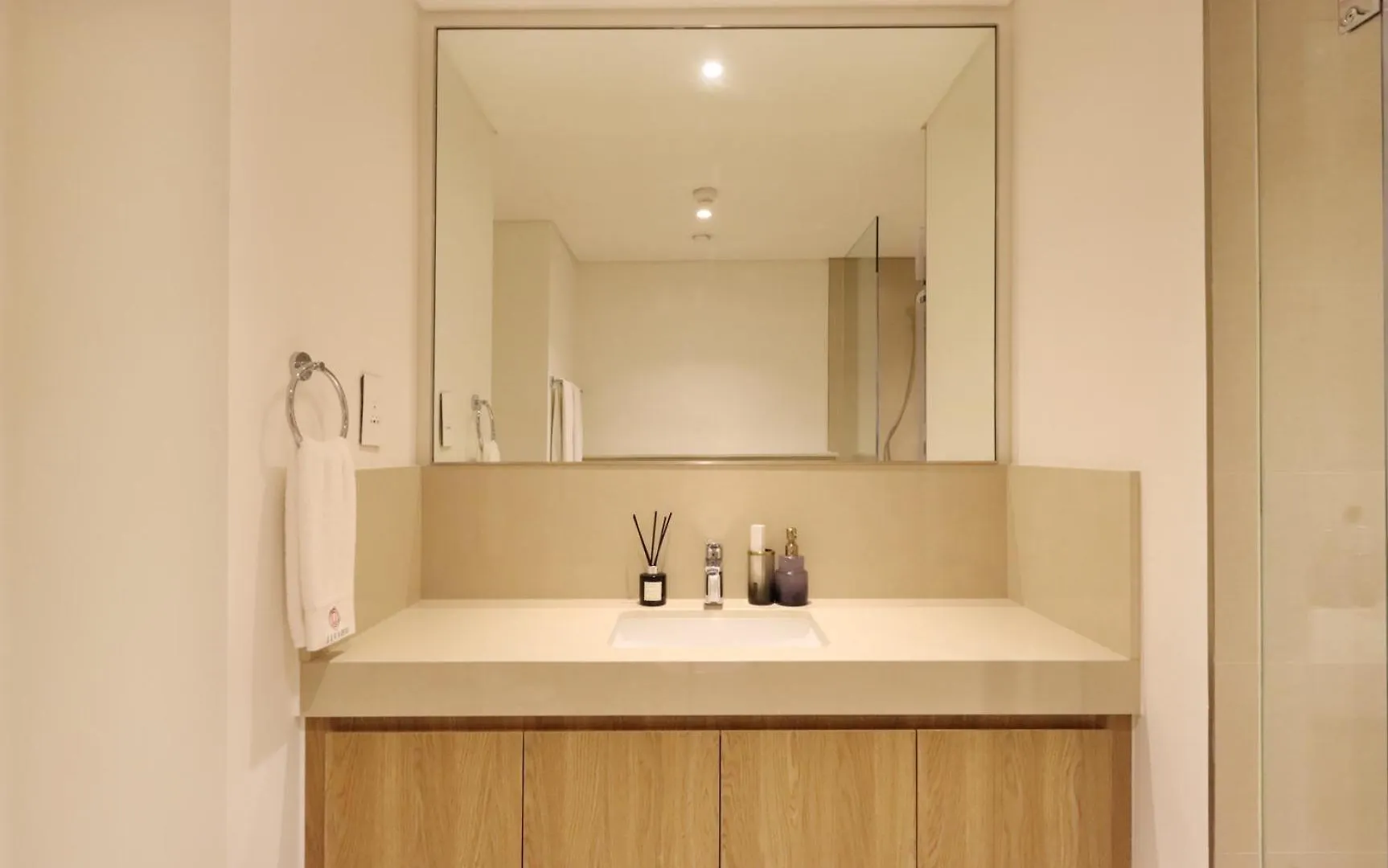 Livbnb - Elegant 3+1 W/ Burj View, Near Dubai Mall 0*,  Förenade Arabemiraten