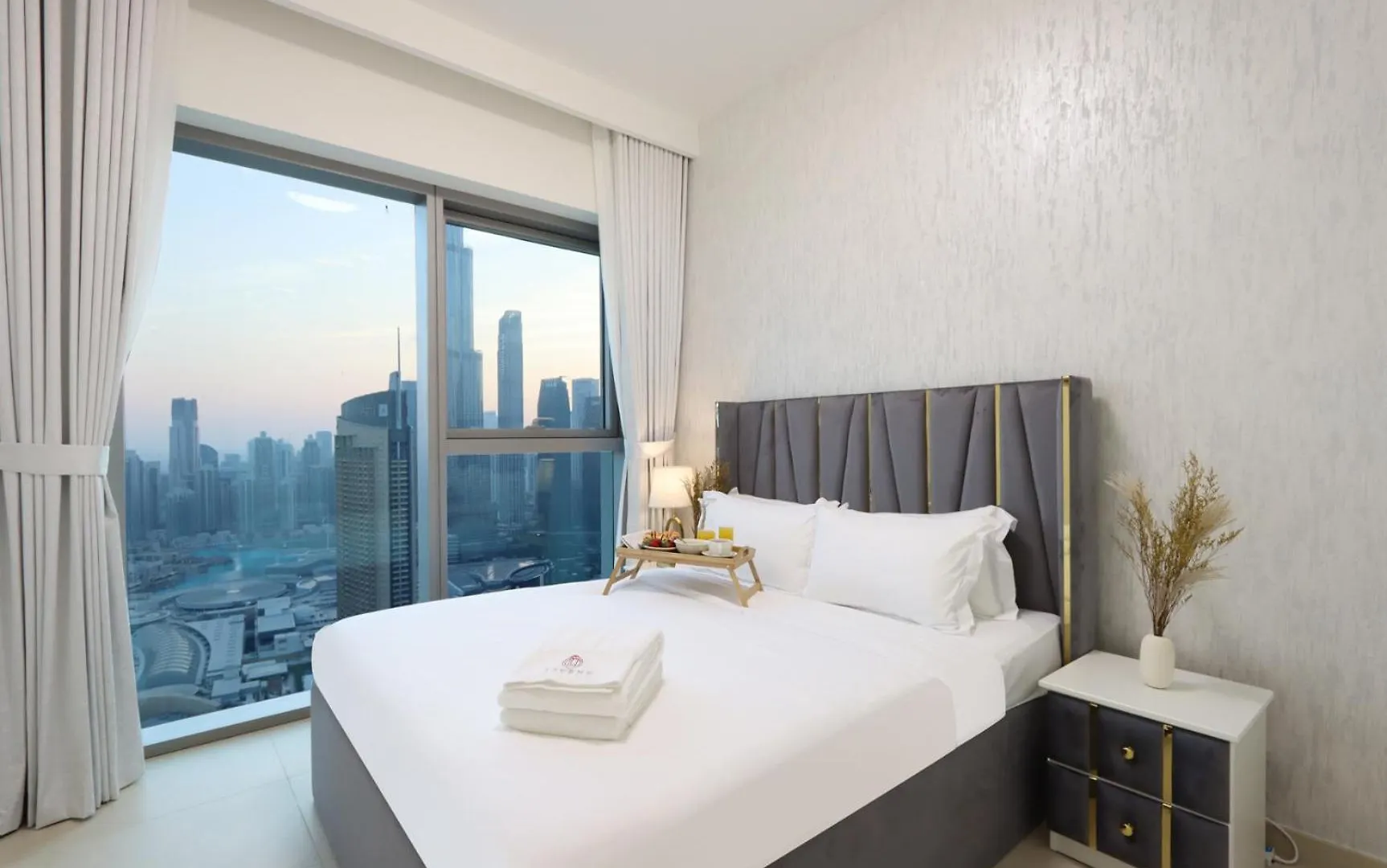 Lägenhet Livbnb - Elegant 3+1 W/ Burj View, Near Dubai Mall